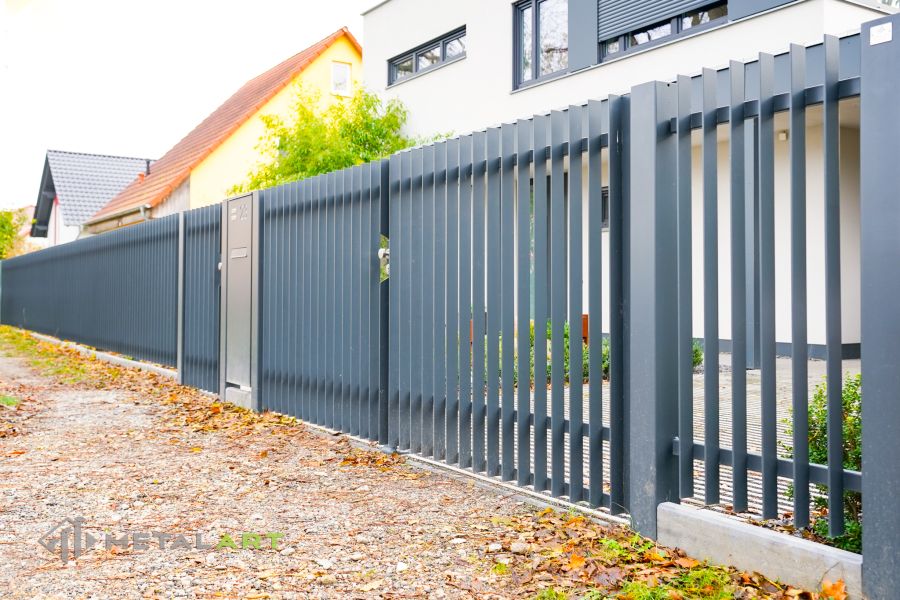 Zaunprojekt, Zaunportfolio, Zaunmuster, moderne Zäune, Zaunanlage Projekt, Zaun Metal Art, Zäune aus Polen, Zaun Berlin, Zaun günstig kaufen, Zäune und Tore