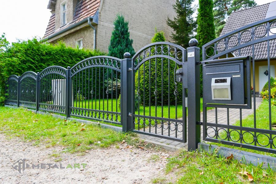 Schmuckzaun, Rahmenzaun, Schmiedezaun, Schmiedezäune, Zaunanlage Projekt, Zaun Metal Art, Zäune aus Polen, Zaun Berlin, mit Kugeln, klassische Zäune, Gartenzaun, Gartenzäune