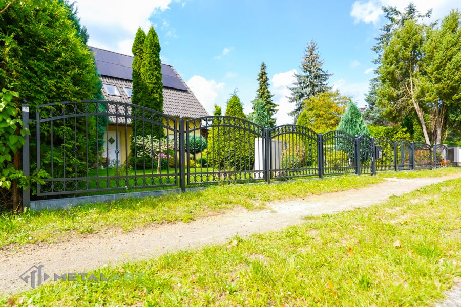 Schmuckzaun, Rahmenzaun, Schmiedezaun, Schmiedezäune, Zaunanlage Projekt, Zaun Metal Art, Zäune aus Polen, Zaun Berlin, mit Kugeln, klassische Zäune, Gartenzaun, Gartenzäune