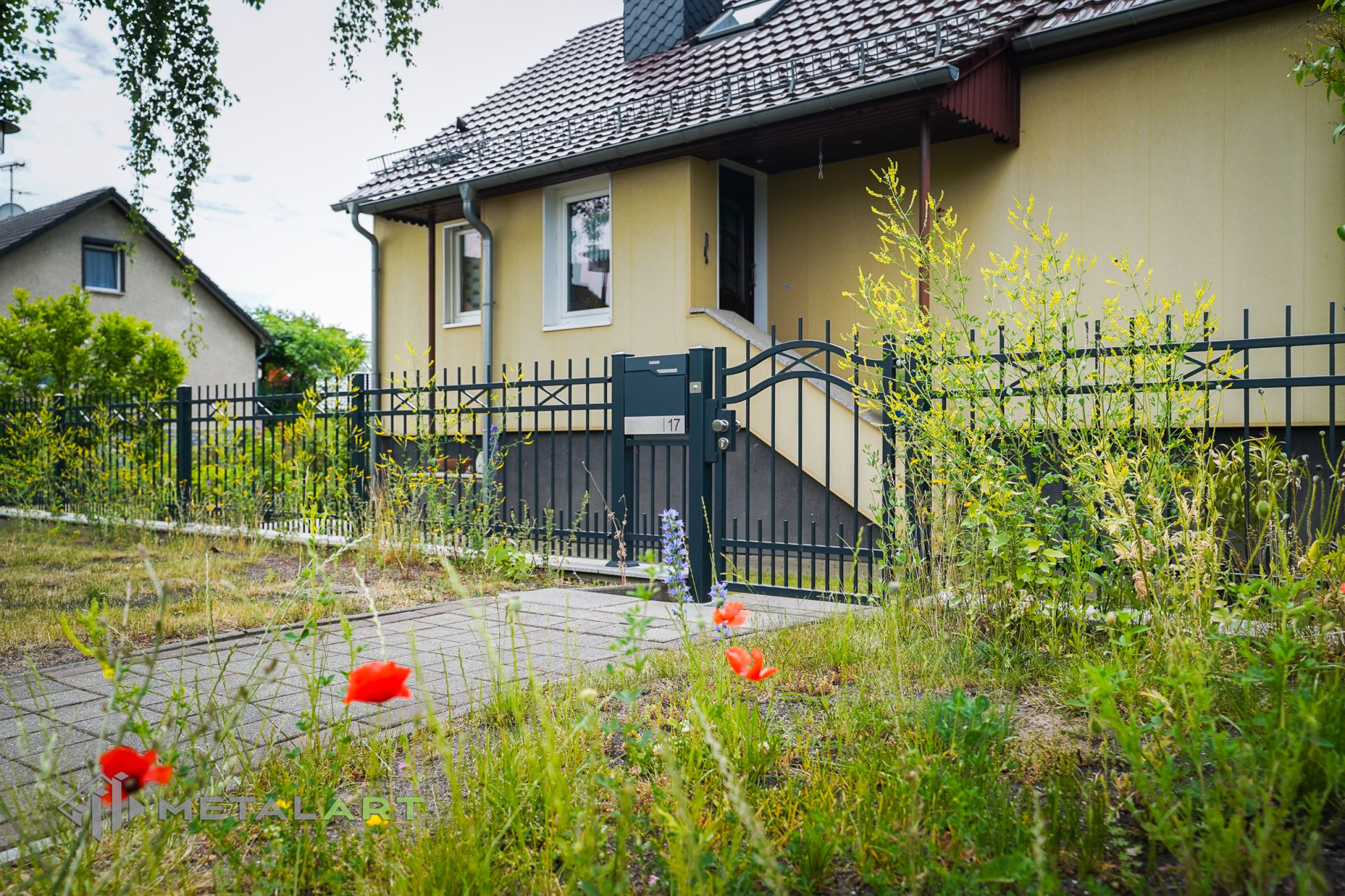 Zaunanlage mit Doppelflügeltor