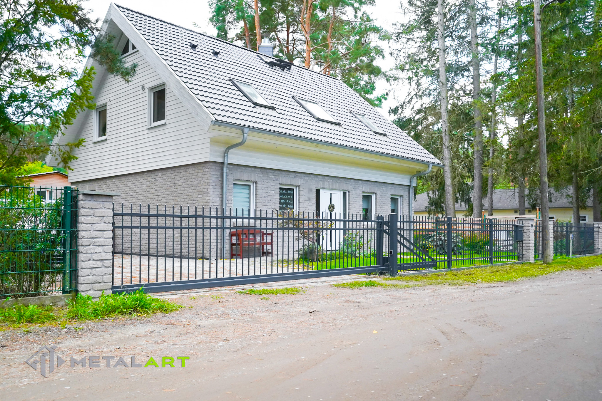 Zaunprojekt, Zaunportfolio, Zaunmuster, Schmiedezaun, Schmiedezäune, Zaunanlage Projekt, Zaun Metal Art, Zäune aus Polen, Zaun Berlin, Zaun günstig kaufen, Zäune und Tore, klassische Zäune, Gartenzaun, Gartenzäune