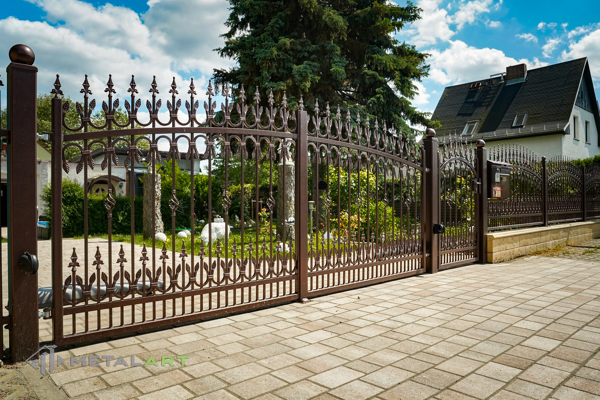 Gartenzaun, Zaunprojekt, Zaunportfolio, Zaunmuster, moderne Zäune, Zaunanlage Projekt, Zaun Metal Art, Zäune aus Polen, Zaun Berlin, Zaun günstig kaufen, Zäune und Tore, klassische Zäune, Schmuckzaun, Schmuckzäune