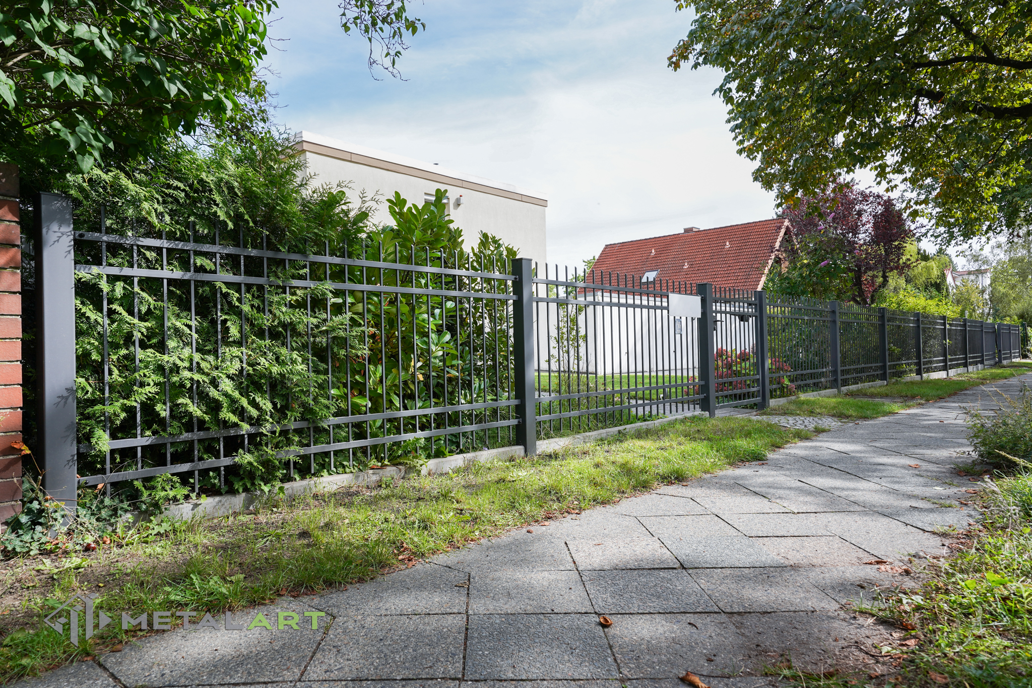Zaunprojekt, Zaunportfolio, Zaunmuster, Schmiedezaun, Schmiedezäune, Zaunanlage Projekt, Zaun Metal Art, Zäune aus Polen, Zaun Berlin, Zaun günstig kaufen, Zäune und Tore, klassische Zäune, Gartenzaun, Gartenzäune