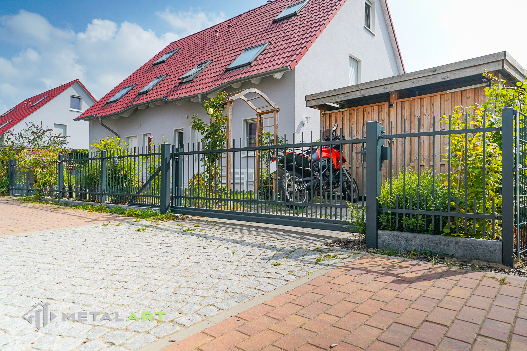 Zaunprojekt, Zaunportfolio, Zaunmuster, Schmiedezaun, Schmiedezäune, Zaunanlage Projekt, Zaun Metal Art, Zäune aus Polen, Zaun Berlin, Zaun günstig kaufen, Zäune und Tore, klassische Zäune, Gartenzaun, Gartenzäune