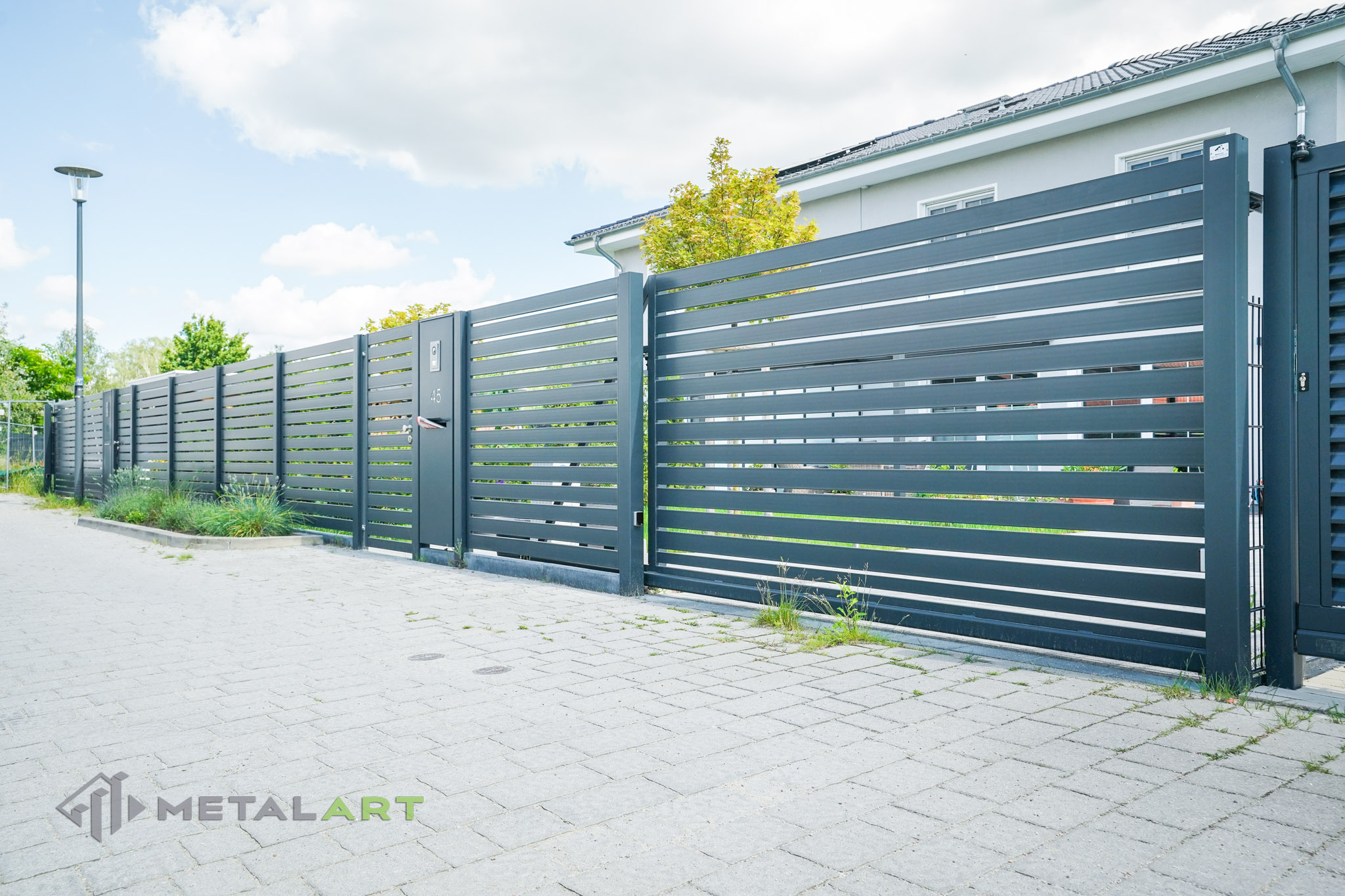 moderne Zäune, Zaunanlage Projekt, Zaun Metal Art, Zäune aus Polen, Zaun Berlin, Zaun günstig kaufen, Zäune und Tore, moderne Zäune, Sichtschutzzäune
