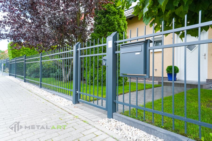 Zaunprojekt, Zaunportfolio, Zaunmuster, Schmiedezaun, Schmiedezäune, Zaunanlage Projekt, Zaun Metal Art, Zäune aus Polen, Zaun Berlin, Zaun günstig kaufen, Zäune und Tore, klassische Zäune, Gartenzaun, Gartenzäune