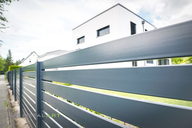 moderne Zäune, Zaunanlage Projekt, Zaun Metal Art, Zäune aus Polen, Zaun Berlin, Zaun günstig kaufen, Zäune und Tore, moderne Zäune, Sichtschutzzäune