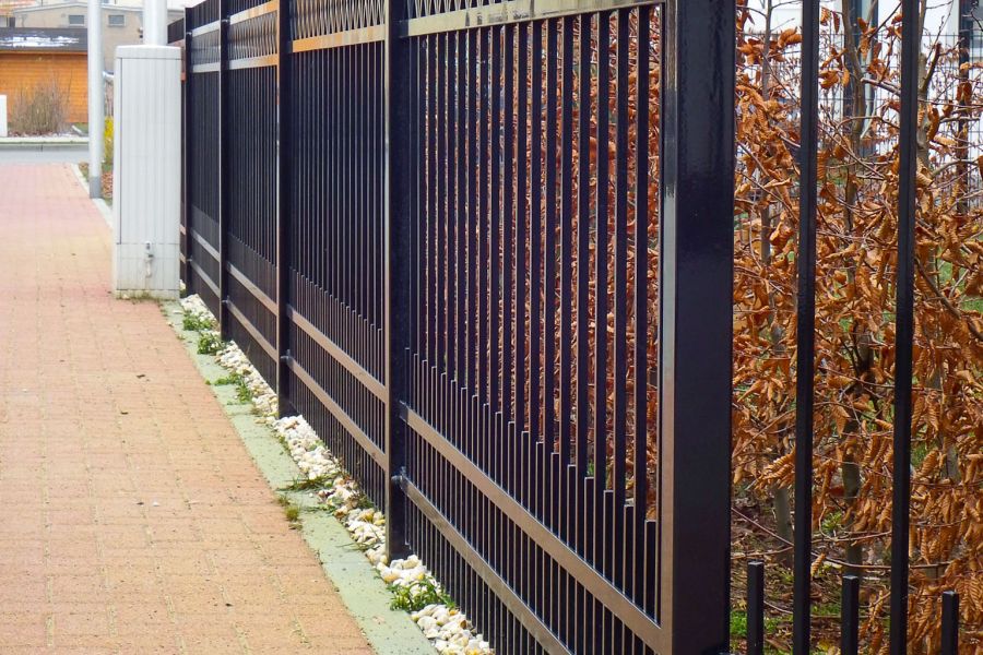 Der klassische Zaun, Zaunprojekt, Zaunportfolio, Zaunmuster, Schmiedezaun, Schmiedezäune, Zaunanlage Projekt, Zaun Metal Art, Zäune aus Polen, Zaun Berlin, Zaun günstig kaufen, Zäune und Tore, klassische Zäune, Gartenzaun, Gartenzäune