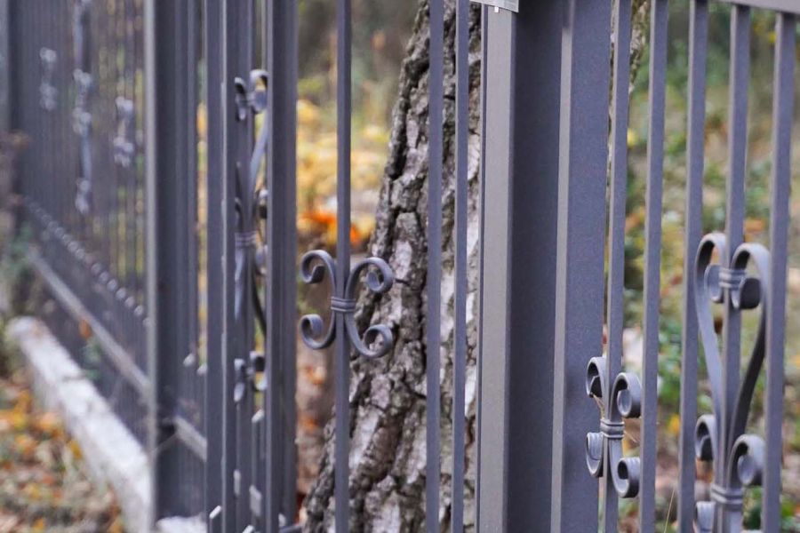 Zaunprojekt, Zaunportfolio, Zaunmuster, Schmiedezaun, Schmiedezäune, Zaunanlage Projekt, Zaun Metal Art, Zäune aus Polen, Zaun Berlin, Zaun günstig kaufen, Zäune und Tore, klassische Zäune, Schmuckzaun, Schmuckzäune