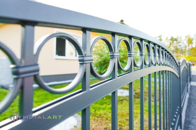 Zaunprojekt, Zaunportfolio, Zaunmuster, Schmiedezaun, Schmiedezäune, Zaunanlage Projekt, Zaun Metal Art, Zäune aus Polen, Zaun Berlin, Zaun günstig kaufen, Zäune und Tore, klassische Zäune, Gartenzaun, Gartenzäune
