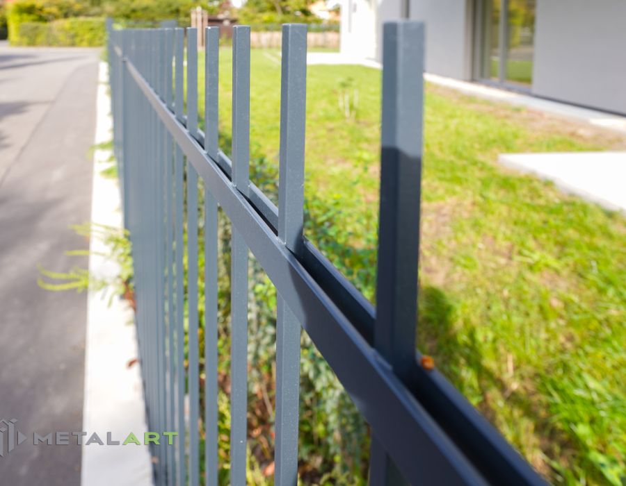 Zaunprojekt, Zaunportfolio, Zaunmuster, Schmiedezaun, Schmiedezäune, Zaunanlage Projekt, Zaun Metal Art, Zäune aus Polen, Zaun Berlin, Zaun günstig kaufen, Zäune und Tore, klassische Zäune, Gartenzaun, Gartenzäune