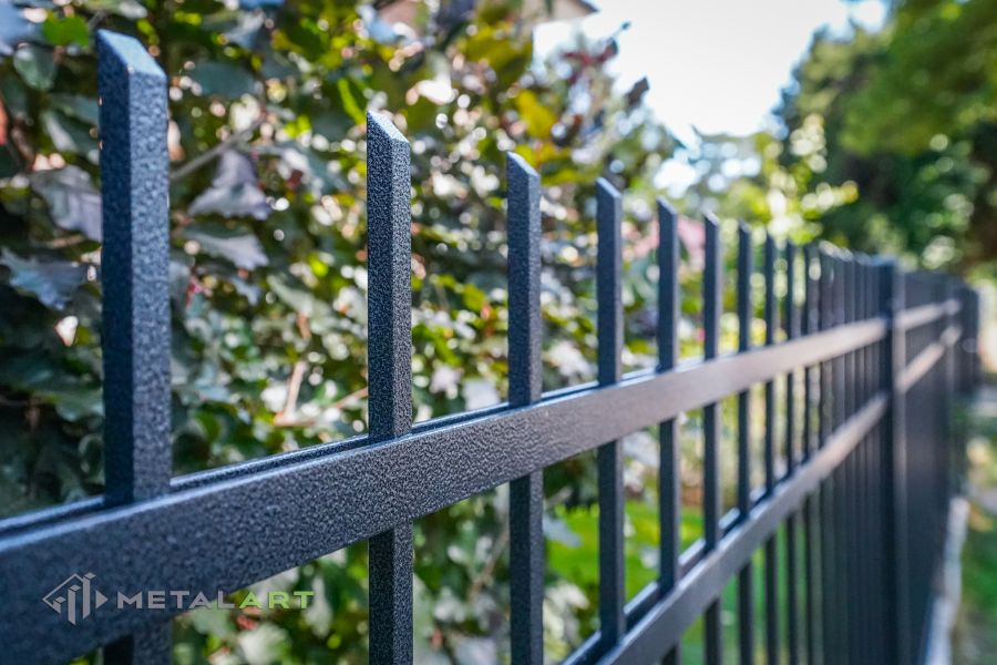 Zaunprojekt, Zaunportfolio, Zaunmuster, Schmiedezaun, Schmiedezäune, Zaunanlage Projekt, Zaun Metal Art, Zäune aus Polen, Zaun Berlin, Zaun günstig kaufen, Zäune und Tore, klassische Zäune, Gartenzaun, Gartenzäune