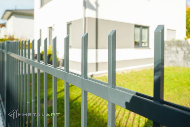 Befestigungsart der Stäbe im Zaun, Zaunprojekt, Zaunanlage, Zaunmuster, Schmiedezaun