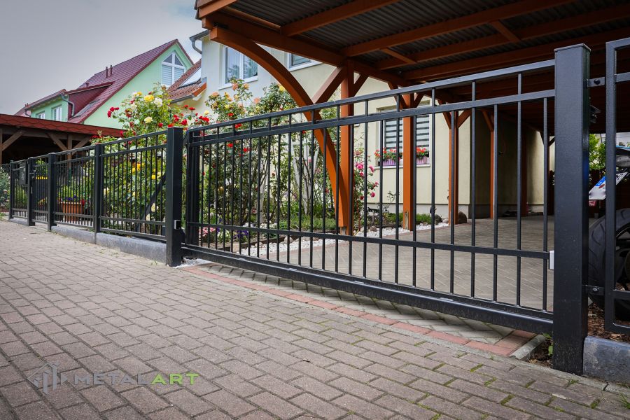 Rahmenzaun, Zaunprojekt, Zaunportfolio, Zaunmuster, Schmiedezaun, Schmiedezäune, Zaunanlage Projekt, Zaun Metal Art, Zäune aus Polen, Zaun Berlin, Zaun günstig kaufen, Zäune und Tore, klassische Zäune, Gartenzaun, Gartenzäune