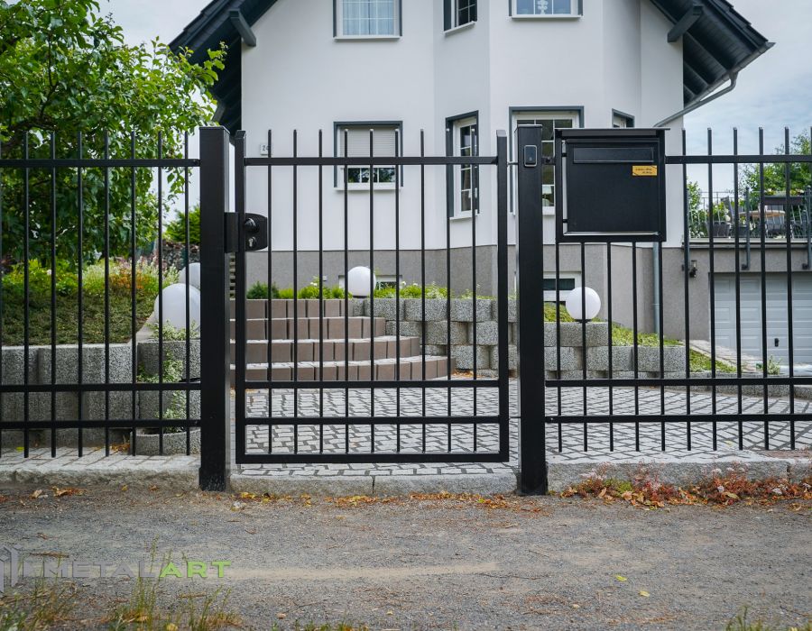Zaunprojekt, Zaunportfolio, Zaunmuster, Schmiedezaun, Schmiedezäune, Zaunanlage Projekt, Zaun Metal Art, Zäune aus Polen, Zaun Berlin, Zaun günstig kaufen, Zäune und Tore, klassische Zäune, Gartenzaun, Gartenzäune