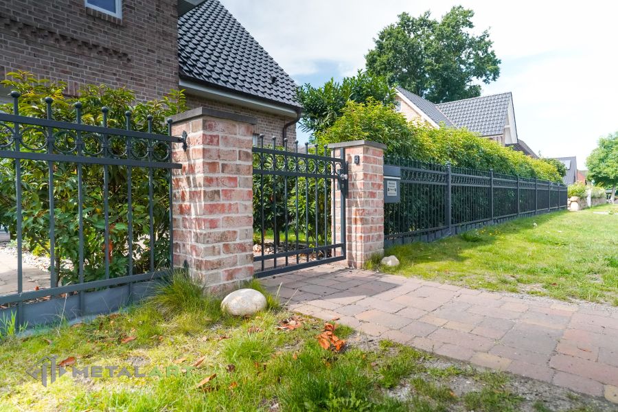 Schmuckzaun, Zaunprojekt, Zaunportfolio, Zaunmuster, moderne Zäune, Zaunanlage Projekt, Zaun Metal Art, Zäune aus Polen, Zaun Berlin, Zaun günstig kaufen, Zäune und Tore, klassische Zäune, Schmuckzaun, Schmuckzäune