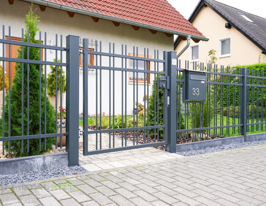 Zaunprojekt, Zaunportfolio, Zaunmuster, Schmiedezaun, Schmiedezäune, Zaunanlage Projekt, Zaun Metal Art, Zäune aus Polen, Zaun Berlin, Zaun günstig kaufen, Zäune und Tore, klassische Zäune, Gartenzaun, Gartenzäune