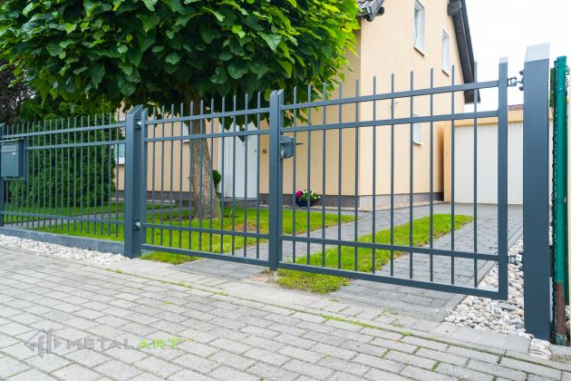 Zaunprojekt, Zaunportfolio, Zaunmuster, Schmiedezaun, Schmiedezäune, Zaunanlage Projekt, Zaun Metal Art, Zäune aus Polen, Zaun Berlin, Zaun günstig kaufen, Zäune und Tore, klassische Zäune, Gartenzaun, Gartenzäune