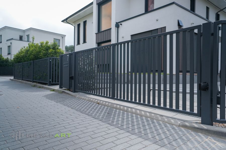 moderne Zäune, Zaunanlage Projekt, Zaun Metal Art, Zäune aus Polen, Zaun Berlin, Zaun günstig kaufen, Zäune und Tore, moderne Zäune, Sichtschutzzäune