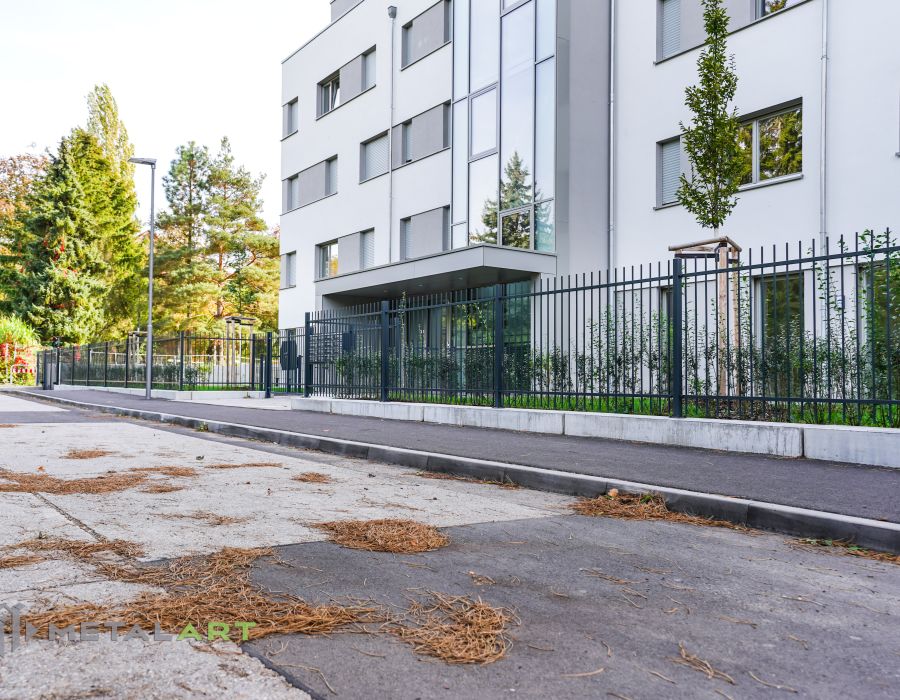 Zaunprojekt, Zaunportfolio, Zaunmuster, Schmiedezaun, Schmiedezäune, Zaunanlage Projekt, Zaun Metal Art, Zäune aus Polen, Zaun Berlin, Zaun günstig kaufen, Zäune und Tore, klassische Zäune, Gartenzaun, Gartenzäune