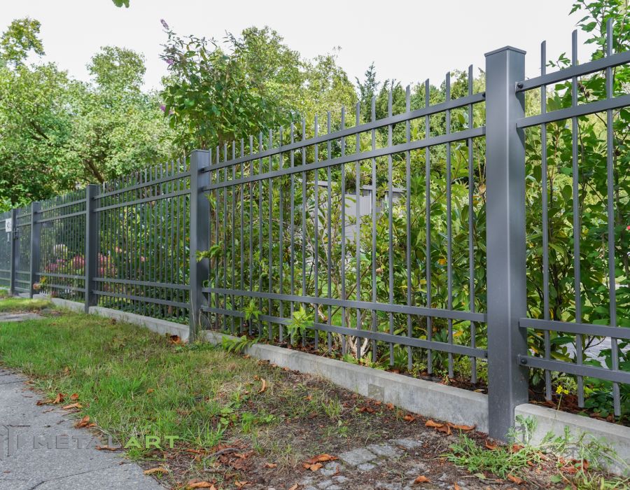 Zaunprojekt, Zaunportfolio, Zaunmuster, Schmiedezaun, Schmiedezäune, Zaunanlage Projekt, Zaun Metal Art, Zäune aus Polen, Zaun Berlin, Zaun günstig kaufen, Zäune und Tore, klassische Zäune, Gartenzaun, Gartenzäune