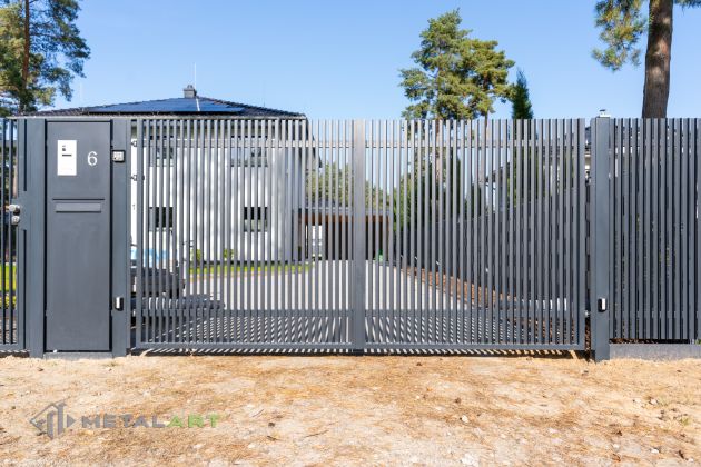 Schiebetor, Zaunprojekt, Zaunportfolio, Zaunmuster, moderne Zäune, Zaunanlage Projekt, Zaun Metal Art, Zäune aus Polen, Zaun Berlin, Zaun günstig kaufen, Zäune und Tore