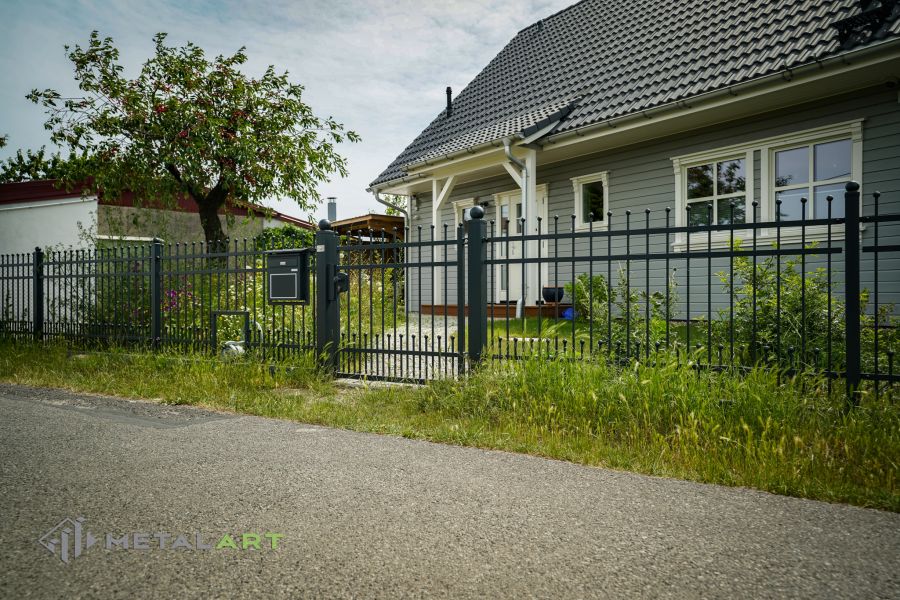 Zaunspitzen, Zaunprojekt, Zaunportfolio, Zaunmuster, Schmiedezaun, Schmiedezäune, Zaunanlage Projekt, Zaun Metal Art, Zäune aus Polen, Zaun Berlin, Zaun günstig kaufen, Zäune und Tore, klassische Zäune, Schmuckzaun, Schmuckzäune, Gartenzaun, Gartenzäune
