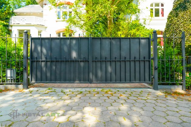 Zaunprojekt, Zaunportfolio, Zaunmuster, Schmiedezaun, Schmiedezäune, Zaunanlage Projekt, Zaun Metal Art, Zäune aus Polen, Zaun Berlin, Zaun günstig kaufen, Zäune und Tore, klassische Zäune, Schmuckzaun, Schmuckzäune, Gartenzaun, Gartenzäune