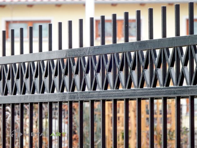 Zaunprojekt, Zaunportfolio, Zaunmuster, Schmiedezaun, Schmiedezäune, Zaunanlage Projekt, Zaun Metal Art, Zäune aus Polen, Zaun Berlin, Zaun günstig kaufen, Zäune und Tore, klassische Zäune, Gartenzaun, Gartenzäune