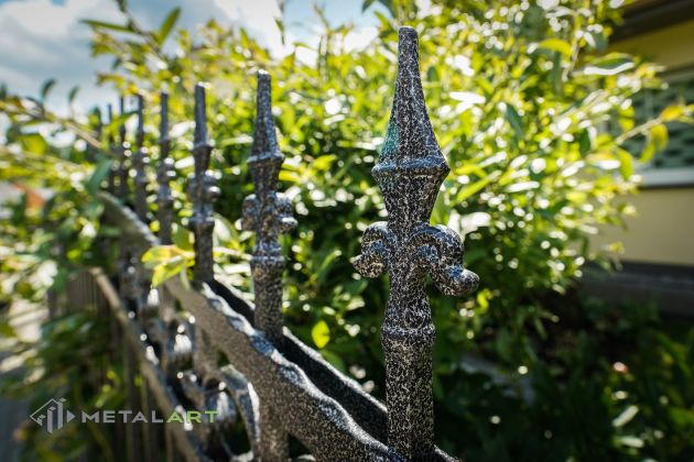 Zaun in Welle, Zaunprojekt, Zaunportfolio, Zaunmuster, Schmiedezaun, Schmiedezäune, Zaunanlage Projekt, Zaun Metal Art, Zäune aus Polen, Zaun Berlin, Zaun günstig kaufen, Zäune und Tore, klassische Zäune, Schmuckzaun, Schmuckzäune, Gartenzaun, Gartenzäune