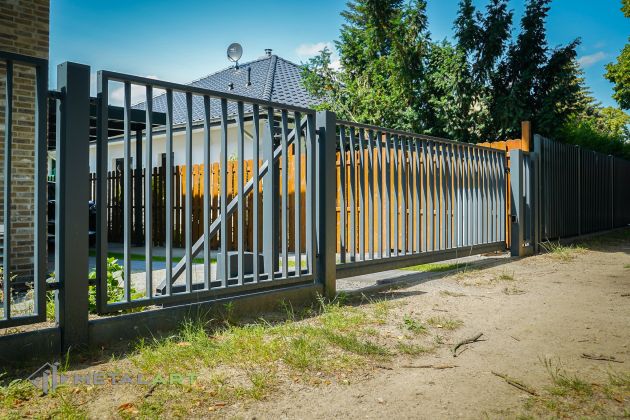 moderne Zäune, Zaunanlage Projekt, Zaun Metal Art, Zäune aus Polen, Zaun Berlin, Zaun günstig kaufen, Zäune und Tore, moderne Zäune, Sichtschutzzäune