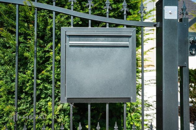 Briefkästen, Zaunprojekt, Zaunportfolio, Zaunmuster, Schmiedezaun, Schmiedezäune, Zaunanlage Projekt, Zaun Metal Art, Zäune aus Polen, Zaun Berlin, Zaun günstig kaufen, Zäune und Tore, klassische Zäune, Gartenzaun, Gartenzäune