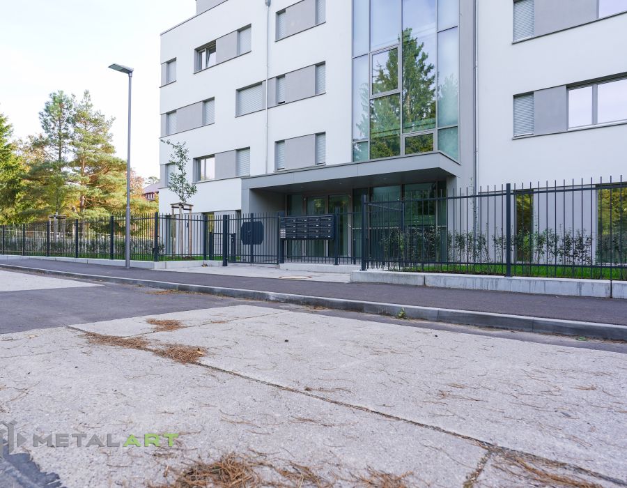 Zaunprojekt, Zaunportfolio, Zaunmuster, Schmiedezaun, Schmiedezäune, Zaunanlage Projekt, Zaun Metal Art, Zäune aus Polen, Zaun Berlin, Zaun günstig kaufen, Zäune und Tore, klassische Zäune, Gartenzaun, Gartenzäune