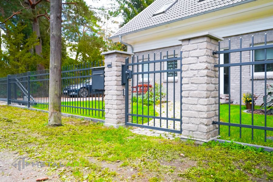Zaunprojekt, Zaunportfolio, Zaunmuster, Schmiedezaun, Schmiedezäune, Zaunanlage Projekt, Zaun Metal Art, Zäune aus Polen, Zaun Berlin, Zaun günstig kaufen, Zäune und Tore, klassische Zäune, Gartenzaun, Gartenzäune