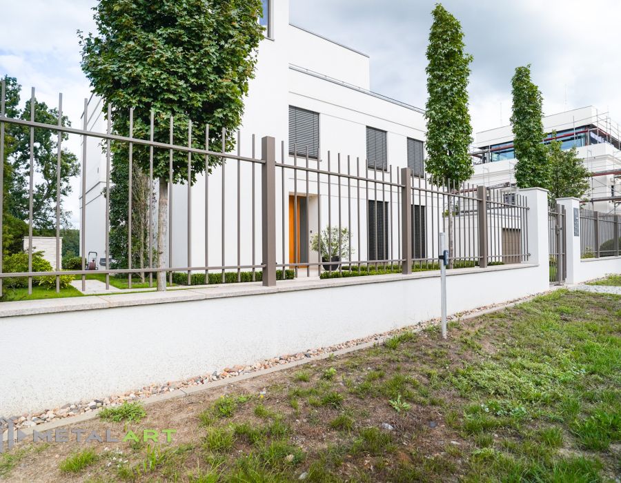 Zaunprojekt, Zaunportfolio, Zaunmuster, Schmiedezaun, Schmiedezäune, Zaunanlage Projekt, Zaun Metal Art, Zäune aus Polen, Zaun Berlin, Zaun günstig kaufen, Zäune und Tore, klassische Zäune, Gartenzaun, Gartenzäune