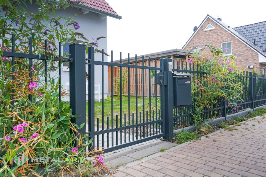 Schiebetor, Zauntor, Tore, Zaunprojekt, Schmiedezäune, Zaunanlage Projekt, Zaun Metal Art, Zäune aus Polen, Zaun Berlin, klassische Zäune, Gartenzaun, Gartenzäune