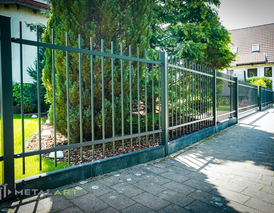 Zaunprojekt, Zaunportfolio, Zaunmuster, Schmiedezaun, Schmiedezäune, Zaunanlage Projekt, Zaun Metal Art, Zäune aus Polen, Zaun Berlin, Zaun günstig kaufen, Zäune und Tore, klassische Zäune, Gartenzaun, Gartenzäune