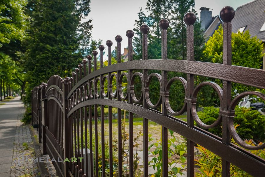 Zaunprojekt, Zaunportfolio, Zaunmuster, Schmiedezaun, Schmiedezäune, Zaunanlage Projekt, Zaun Metal Art, Zäune aus Polen, Zaun Berlin, Zaun günstig kaufen, Zäune und Tore, klassische Zäune, Schmuckzaun, Schmuckzäune