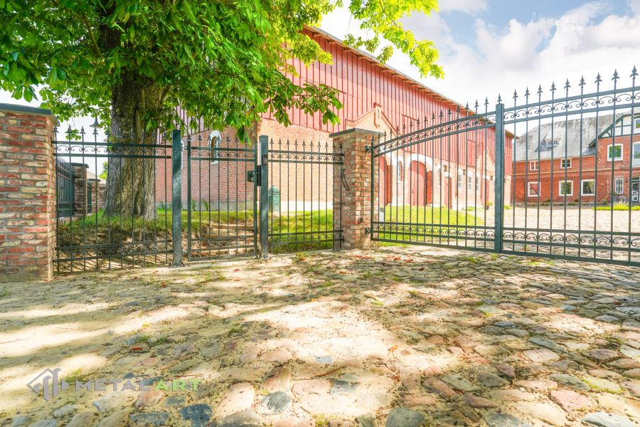 Zaunprojekt, Zaunportfolio, Zaunmuster, Schmiedezaun, Schmiedezäune, Zaunanlage Projekt, Zaun Metal Art, Zäune aus Polen, Zaun Berlin, Zaun günstig kaufen, Zäune und Tore, klassische Zäune, Gartenzaun, Gartenzäune