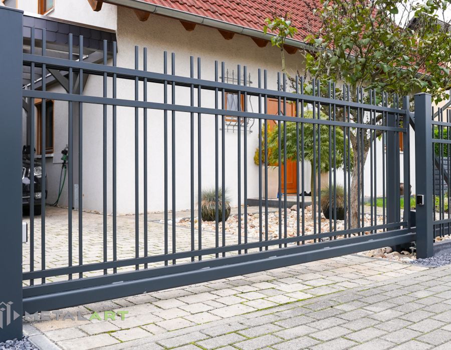 Zaunprojekt, Zaunportfolio, Zaunmuster, Schmiedezaun, Schmiedezäune, Zaunanlage Projekt, Zaun Metal Art, Zäune aus Polen, Zaun Berlin, Zaun günstig kaufen, Zäune und Tore, klassische Zäune, Gartenzaun, Gartenzäune