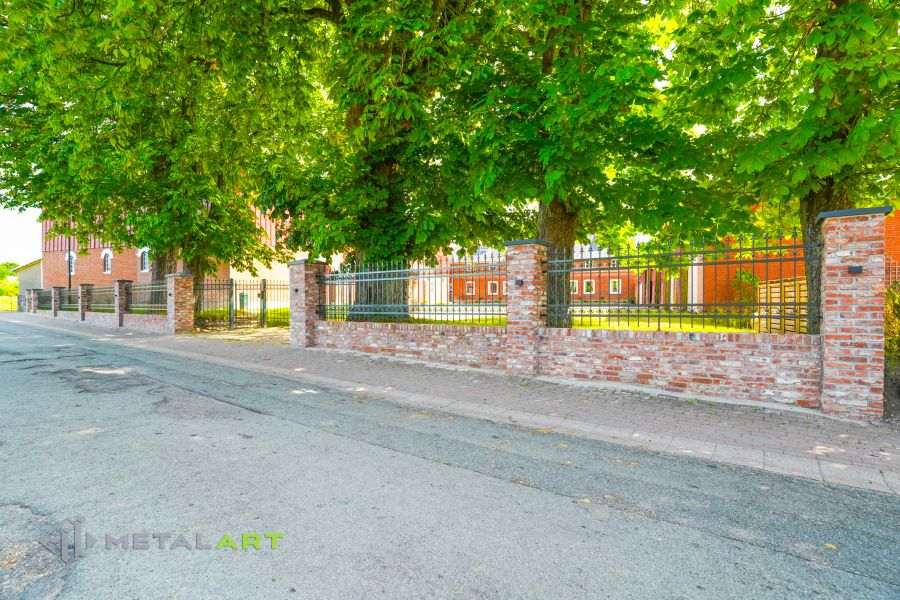 Zaunprojekt, Zaunportfolio, Zaunmuster, Schmiedezaun, Schmiedezäune, Zaunanlage Projekt, Zaun Metal Art, Zäune aus Polen, Zaun Berlin, Zaun günstig kaufen, Zäune und Tore, klassische Zäune, Gartenzaun, Gartenzäune