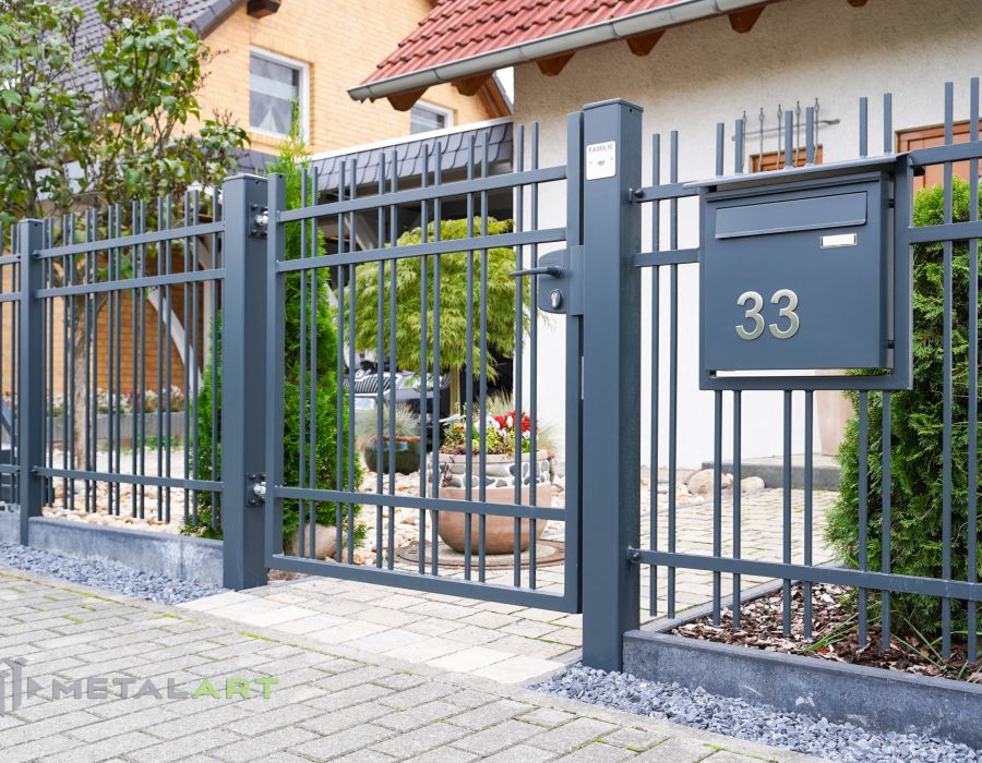 Zaunprojekt, Zaunportfolio, Zaunmuster, Schmiedezaun, Schmiedezäune, Zaunanlage Projekt, Zaun Metal Art, Zäune aus Polen, Zaun Berlin, Zaun günstig kaufen, Zäune und Tore, klassische Zäune, Gartenzaun, Gartenzäune