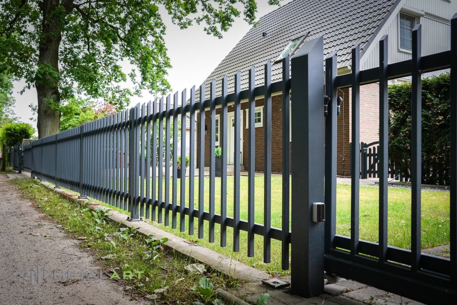 Zaunprojekt, Zaunportfolio, moderne Zäune, Zaunanlage Projekt, Zaun Metal Art, Zäune aus Polen, Zaun Berlin, Zaun günstig kaufen, Zäune und Tore