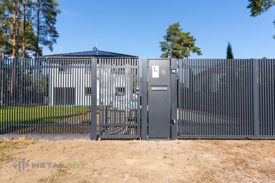 Zauntore, Drehtor, Zaunprojekt, Zaunportfolio, Zaunmuster, moderne Zäune, Zaunanlage Projekt, Zaun Metal Art, Zäune aus Polen, Zaun Berlin, Zaun günstig kaufen, Zäune und Tore