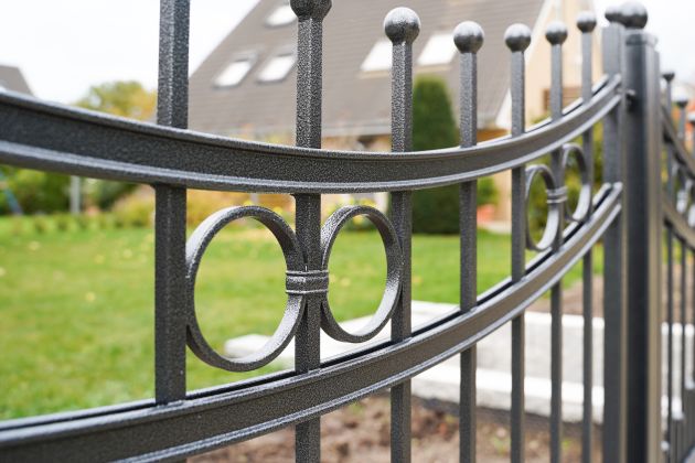 Hespeneisen, Zaunprojekt, Zaunportfolio, Zaunmuster, Schmiedezaun, Schmiedezäune, Zaunanlage Projekt, Zaun Metal Art, Zäune aus Polen, Zaun Berlin, Zaun günstig kaufen, Zäune und Tore, klassische Zäune, Schmuckzaun, Schmuckzäune, Gartenzaun, Gartenzäune