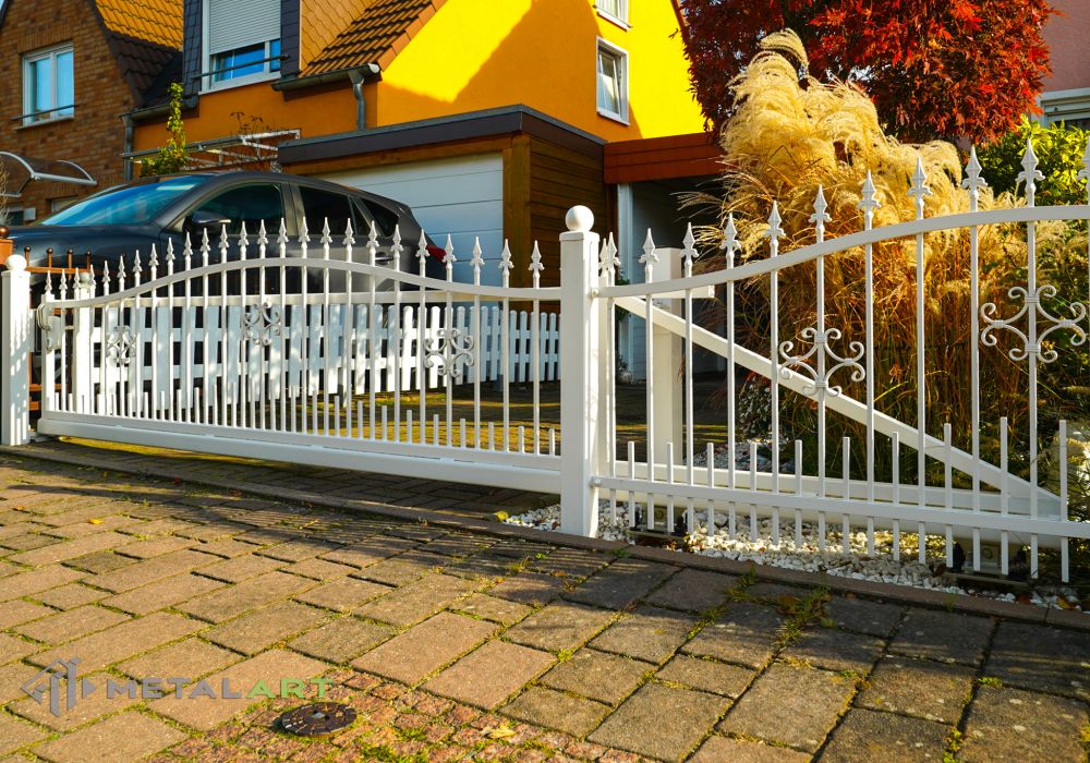 Zaun in Welle, Zaunprojekt, Zaunmuster, Schmiedezaun, Zaunanlage Projekt, Zaun Metal Art, klassische Zäune, Schmuckzäune, Gartenzäune