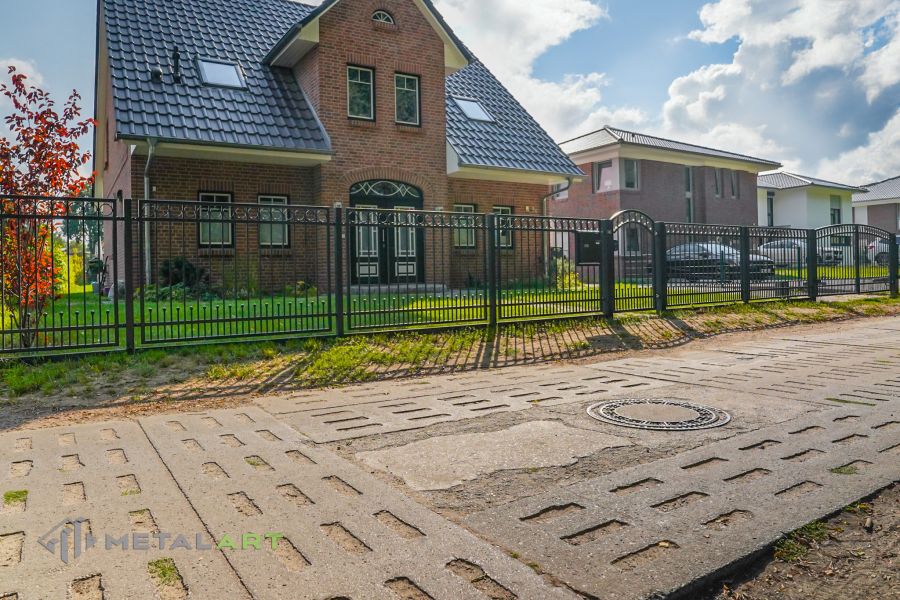 Schiebetore, Zaunprojekt, Zaunportfolio, Zaunmuster, Schmiedezaun, Schmiedezäune, Zaunanlage Projekt, Zaun Metal Art, Zäune aus Polen, Zaun Berlin, Zaun günstig kaufen, Zäune und Tore, klassische Zäune, Schmuckzaun, Schmuckzäune