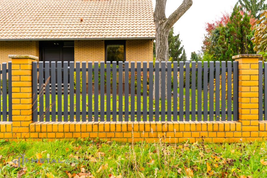 Sichtschutzzaun, Zaunprojekt, Zaunportfolio, moderne Zäune, Zaunanlage Projekt, Zaun Metal Art, Zäune aus Polen, Zaun Berlin, Zaun günstig kaufen, Zäune und Tore