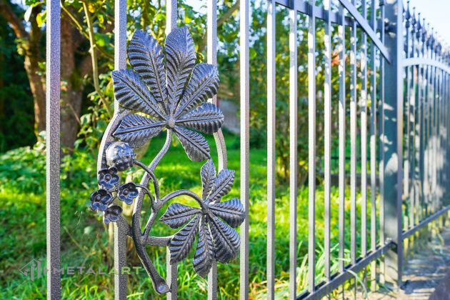 Ornament im Zaun, Rosette im Zaun