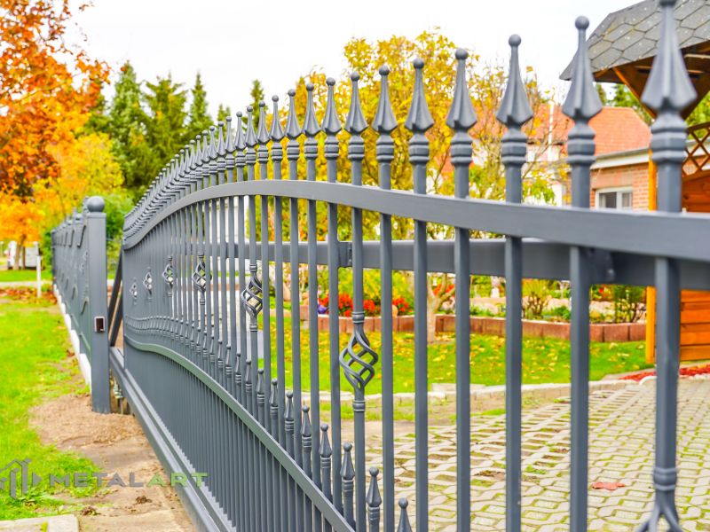 Zaun in Welle, Schmiedezaun, Schmiedezäune, Zaunanlage Projekt, Zaun Metal Art, Zäune aus Polen, Zaun Berlin, Zaun günstig kaufen, Zäune und Tore, klassische Zäune, Schmuckzaun, Gartenzäune